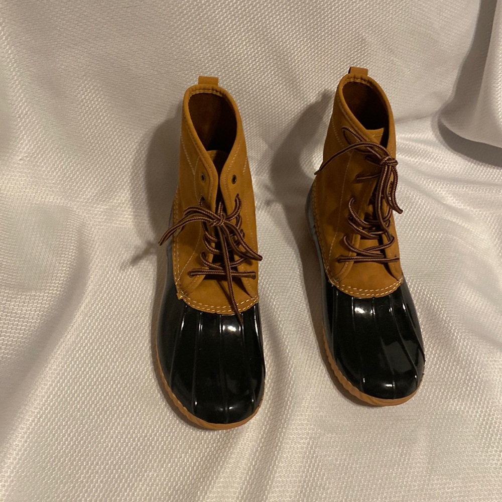C&C California boots size 9. Like new